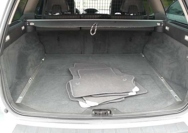 Volvo V70 cena 31500 przebieg: 307000, rok produkcji 2012 z Tychy małe 596